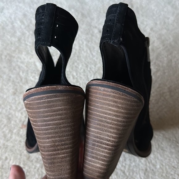 Vince Camuto block heels NWOT - Picture 4 of 5